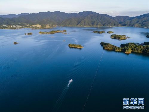 (新华全媒头条·图文互动)(9)历史交汇点上的宏伟蓝图 ——《中共中央关于制定国民经济和社会发展第十四个五年规划和二〇三五年远景目标的建议》诞生记